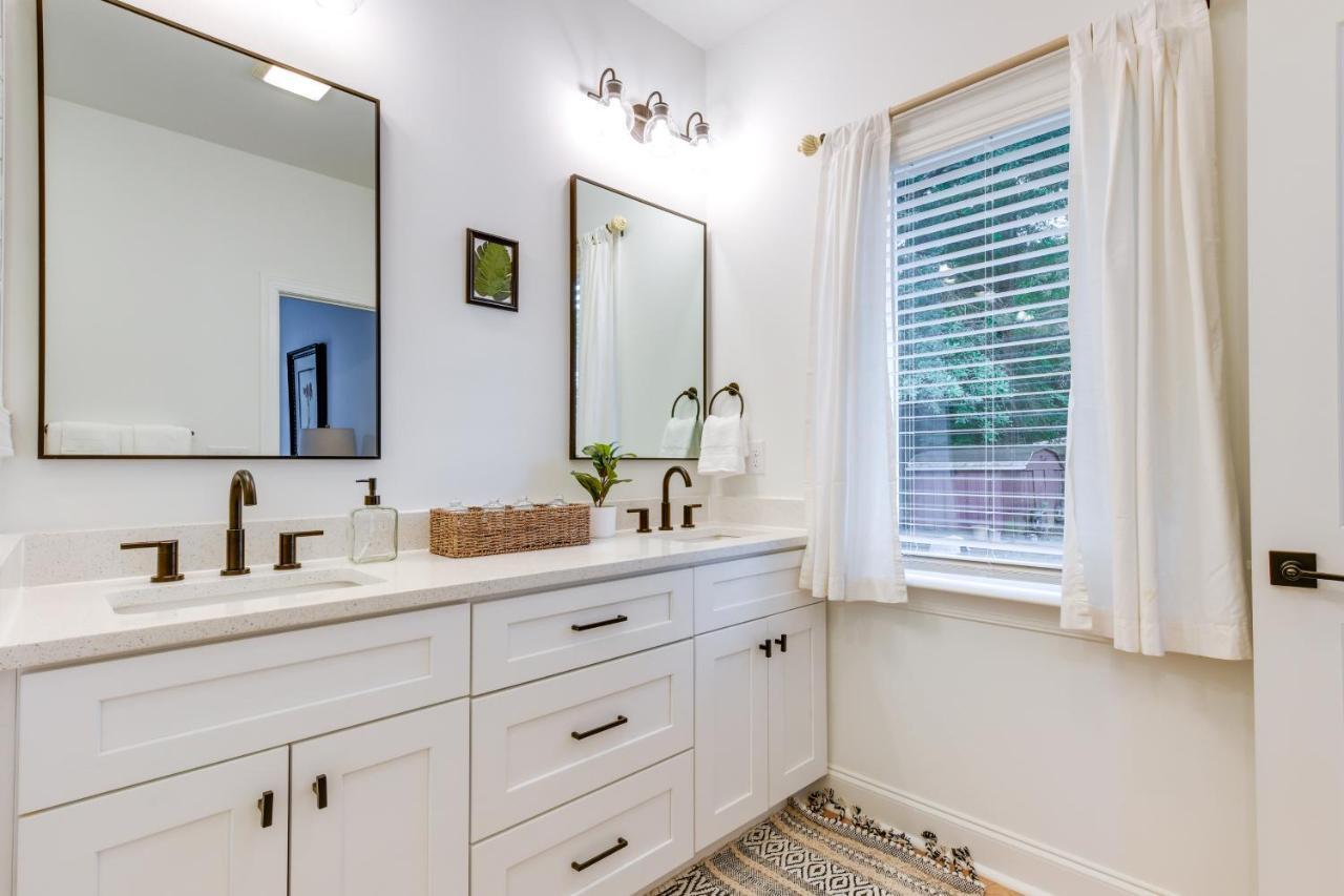 Getaway With Yard - 3 Mi To Uptown!
