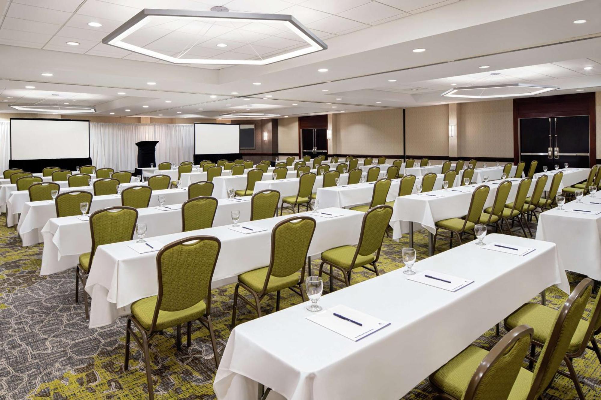 Doubletree By Hilton Charlotte/southpark Hotel