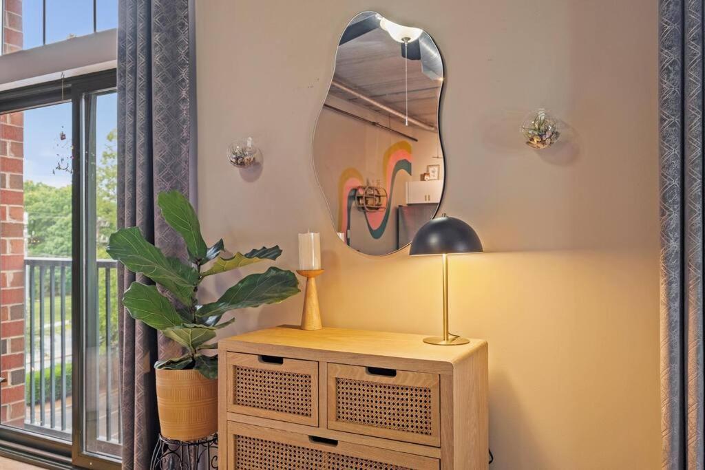 Fun & Eccentric + Uptown + Getaway + King Apartment
