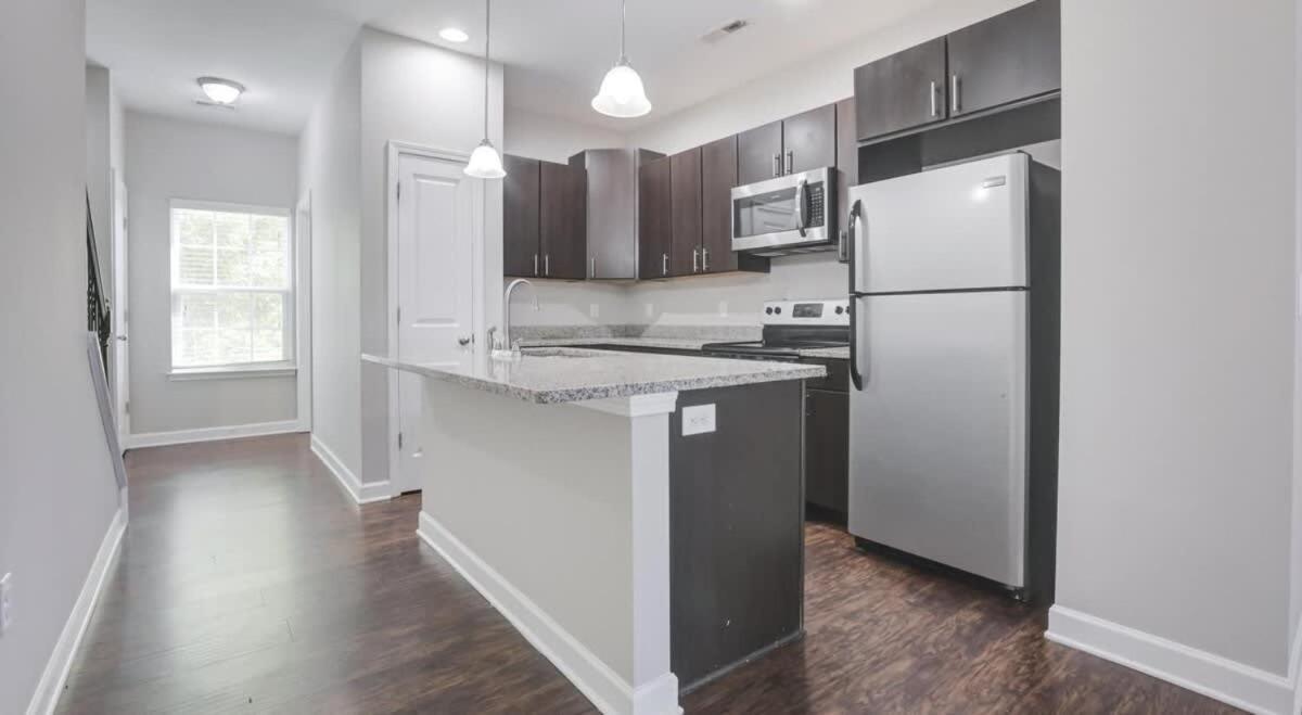 Upscale King 3br Townhouse In Pineville Holiday home