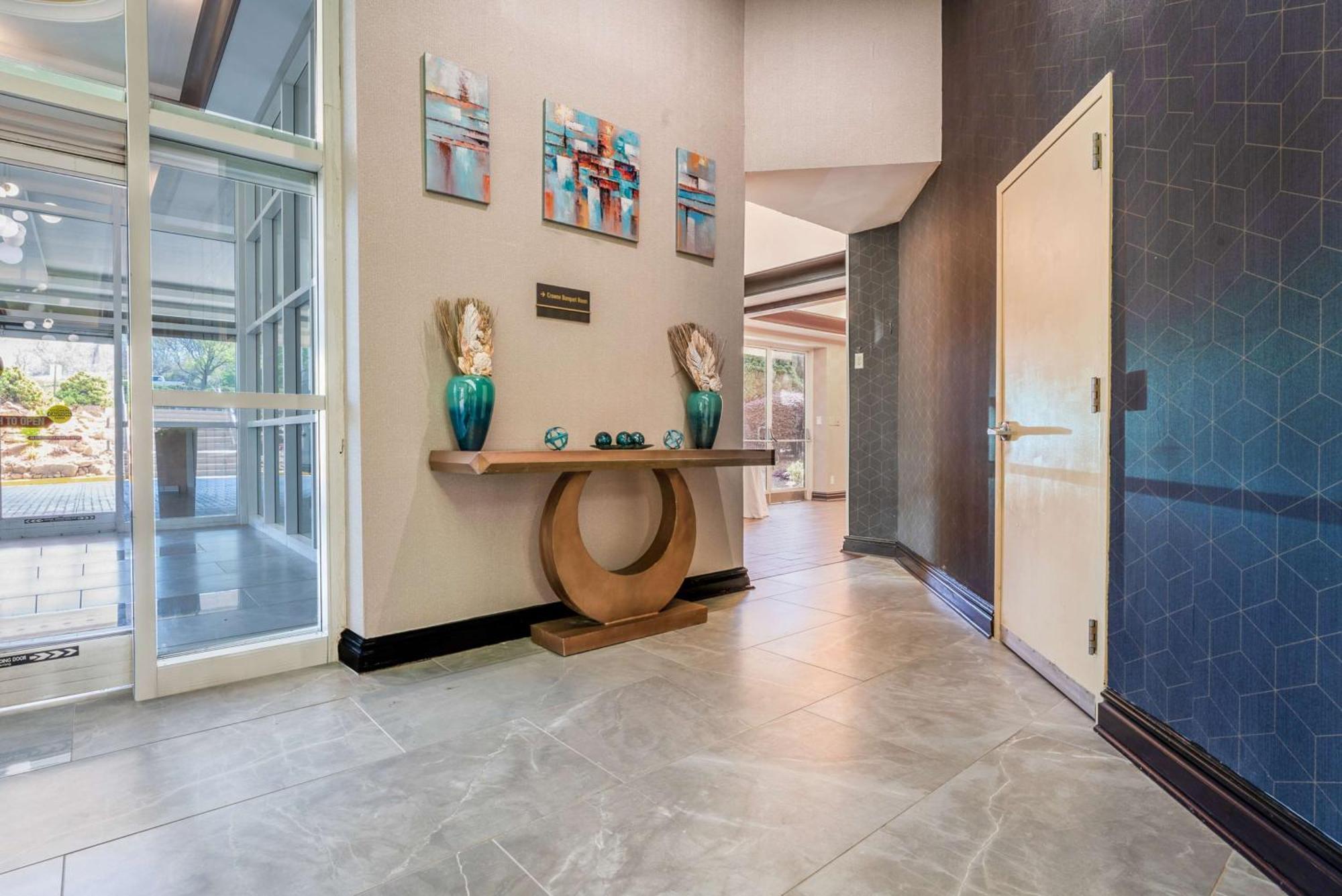 Hotel Doubletree By Hilton South Tyvola