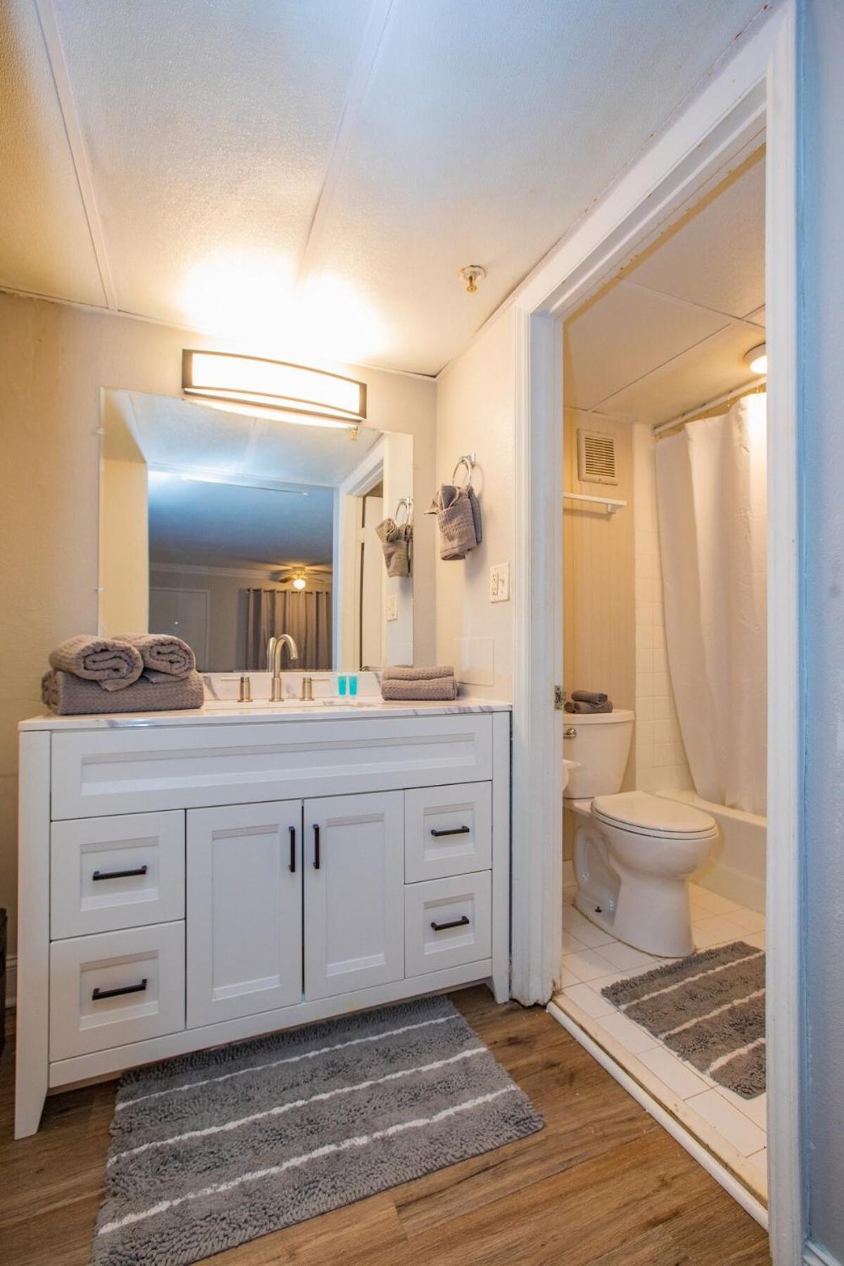 Lux Mins To Nascar Hof Cdia & Atrium Health Apartment