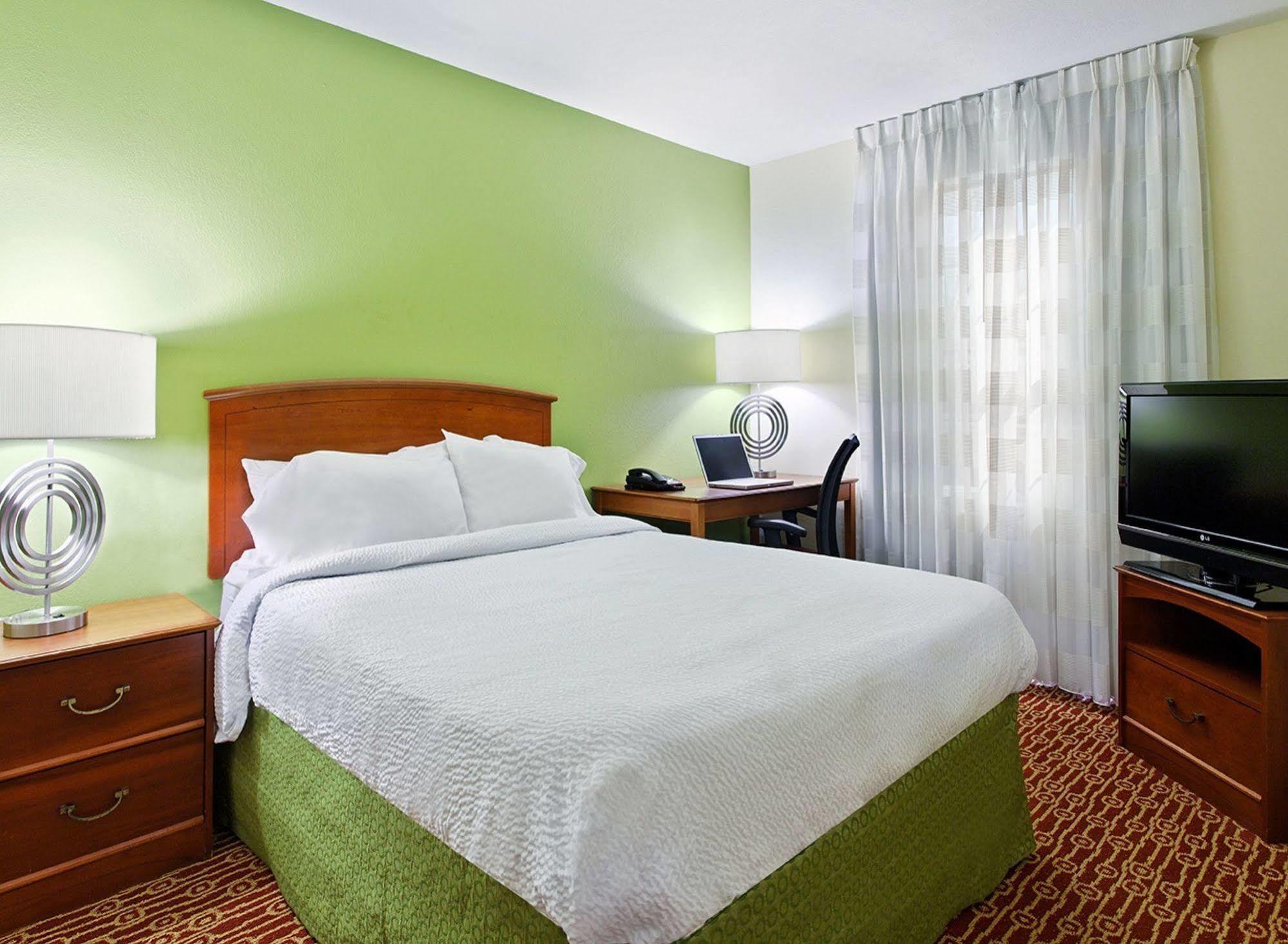 Hotel Towneplace By Marriott Arrowood Charlotte