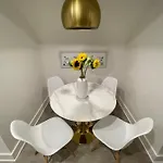 Luxury In Eastover... Close To Everything! Hotel