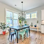 Modern Charlotte Home ~ 4 Mi To Downtown!