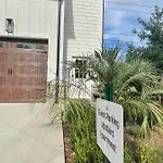 Luxury In Eastover... Close To Everything! Hotel