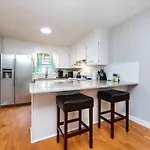 Roomy 3Br 2 Bath Minutes To Uptown And Airport Ideal For Small Families