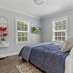 Cheerful 3 Bedroom-Long Term Close To Uptown