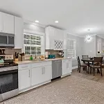 Cheerful 3 Bedroom-Long Term Close To Uptown