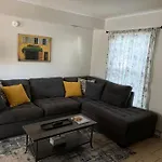 4, Sleep 5, Walk To Attractions In Uptown Apartment *