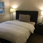 Apartment 4, Sleep 5, Walk To Attractions In Uptown