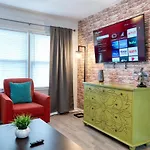 Trendy Escape ◉ California King Bed Awaits!