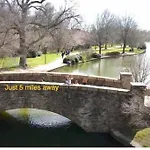 Trendy Escape ◉ California King Bed Awaits!