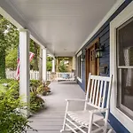 Single Story Fully Fenced Pet Friendly Bungalow In The Arts District