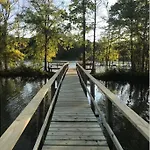 Belmont Nc Riverfront 2-bedroom Garden Holiday home