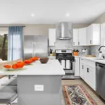 5bd Vibrant Haven: Basketball - 10mins To Airport *