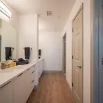 Apartment Classy Uptown Darling