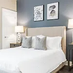 Landing Modern Apartment With Amazing Amenities