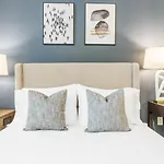 Landing Modern Apartment With Amazing Amenities