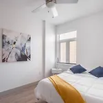 4B 2Ba Luxury Central Apartment With Gym