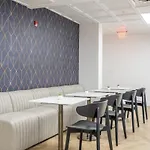 4B 2Ba Luxury Central Apartment With Gym