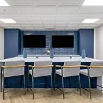 3Br Modern Downtown Apartment With Gym & Office