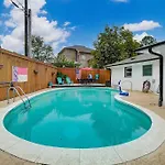 Holiday home Poolside With Fire Pit Fun And King Charlotte