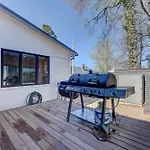 Modern Home With Yard 3 Mi To Uptown Charlotte!