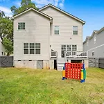 Luxurious, Sleeps13, Spacious, 5 Mins To Uptown
