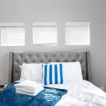 Uptown Elegance Gym, Pool, Wine