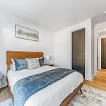 Modern 4Br Uptown Oasis!