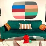 Trendy Bohemian Bungalow, Close To Uptown, Plaza & Noda