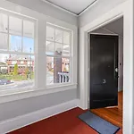 Elegant 1Br King Condo, Elizabeth-Plaza Midwood