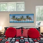 Cozy & Modern Close To Uptown & Airport