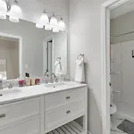 Holiday home Cozy & Modern Close To Uptown & Airport *