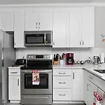 Holiday home Cozy & Modern Close To Uptown & Airport Charlotte