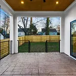 Charlotte\'S Modern Luxe Home - Your Stylish Haven