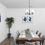 Perfect Getaway Prime Location Game Room And Hottub