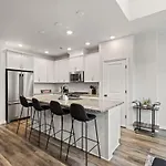 Luxurious King 3Br Townhouse In Uptown Charlotte!