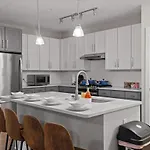 Luxe King 2br In Waverly Charlotte