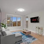 Luxe King 2br In Waverly