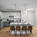 Luxe King 2br In Waverly Charlotte