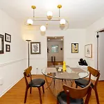 Trendy Bohemian Bungalow, Close To Uptown, Plaza & Noda