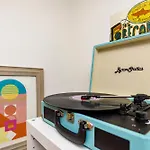 Trendy Bohemian Bungalow, Close To Uptown, Plaza & Noda