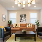 Birdsong Bungalow - Hot Tub, Game Room, Fire Pit