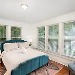 Walkable Trendy Hideout For Foodies - 3br-2ba *