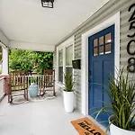 Walkable Trendy Hideout For Foodies - 3br-2ba Charlotte