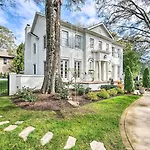 Stunning Charlotte Home: Private Pool!
