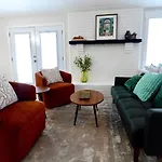 Spacious Dog-Friendly Retreat Near Ballantyne