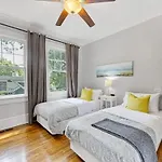 2 Bedroom In Myers Park With Comfortable Screened Porch *